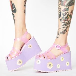 Sugar Thrillz Chaisin’ Daisies Jelly Sandals NWOT